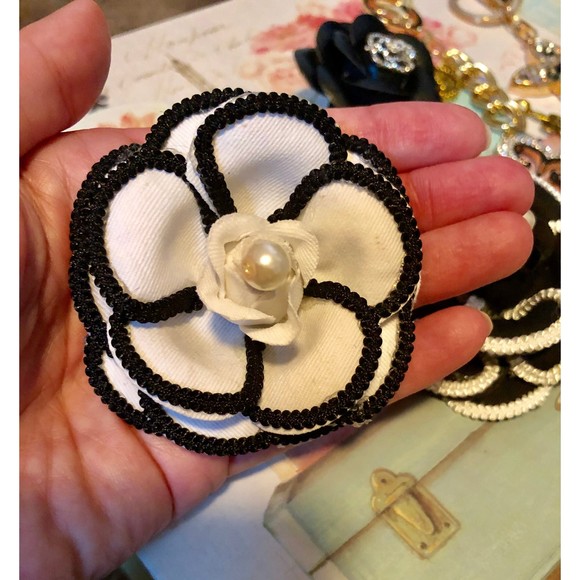 Camellia Brooch (White Only) - Picture 2 of 9